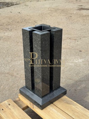 Ваза гранитная габбро (чёрная) 07 — ritualum.ru